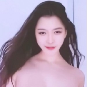 劲爆-清纯00后反差女孩果舞秀场