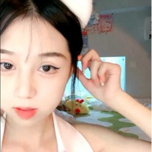 婴儿肥的甜美少女全脸诱惑