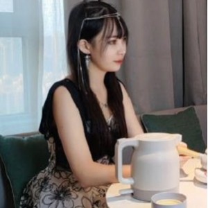 糖糖的时尚穿搭教室：网红直播分享化妆服装技巧