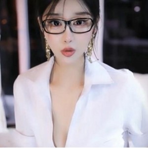 CC小恩雅定制剧情视频：善良老师带民工回家，展示完美身材，R帖惊艳观众，时长33分钟