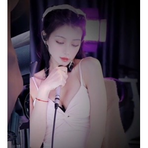 柚亚：顶级颜值主播露半奶舞，紧身悄悄话出声G！