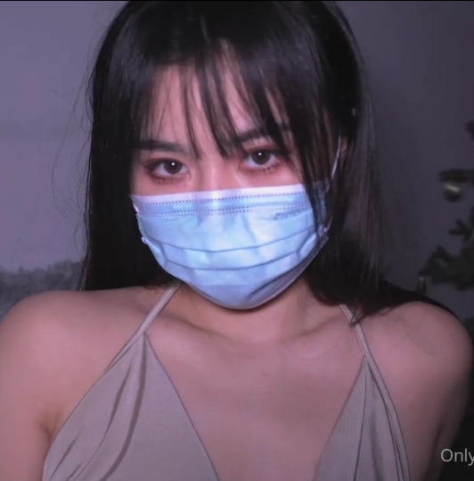 闪亮黑丝美女nana翘二郎腿互动视频1v+，总大小500m，百度盘下载