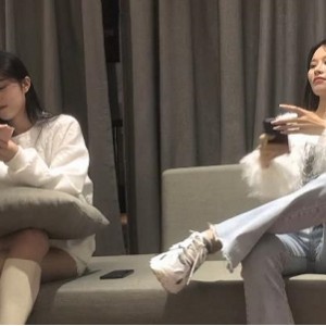 《文轩最新视频：花约P兔女郎双F，作者自拍，总时长3小时！颜值身材闺蜜钞能力全都有》