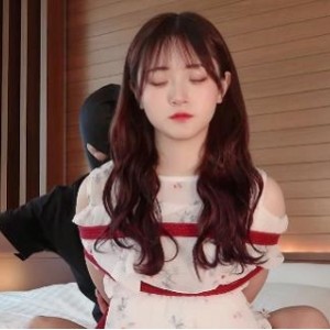 可爱甜美HIKARI美颜版[2V1.3G]：车牌FC2PPV1921054，热播视频！颜值特写下水道，绝对诱人！