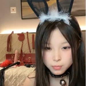 清純萌妹子：1个视频，翹臀表演