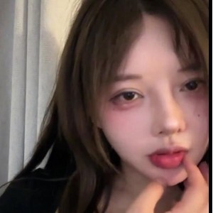 优质女神唐泽雪回归之作4V2.1G，自拍车灯，缺钱人气低