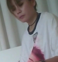 外卖清纯美女大学生诱惑合集1V942M，身材诱人穿着T恤，暑假玩弄直呼受不了