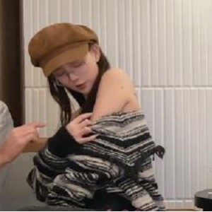 快手争议王安全最新展示1V689M，迷人自拍，下载观看