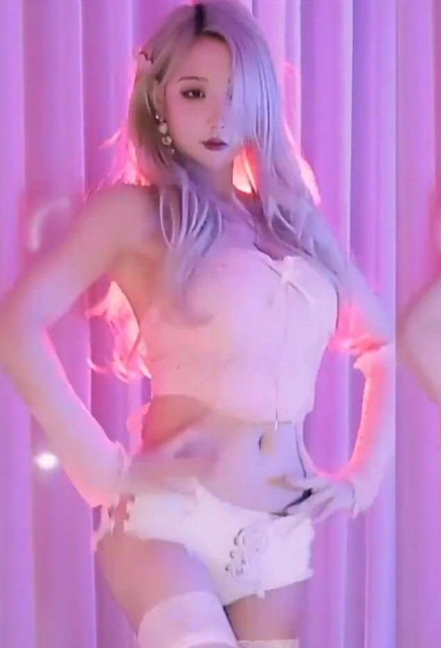 转载斗鱼热舞盛鸽有鱼米娜最新合集6V503.97MB，AI脱衣对比