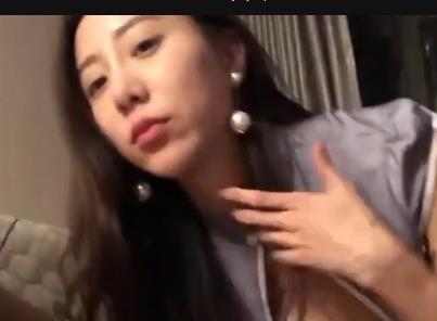 情侣短视频合集快手甜蜜嘴吃鸡吞金第一弹83V3.8G，自拍展示满满胶原蛋白