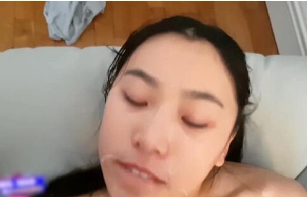 火爆某推东方美女留学生网红刘玥最新稀缺高清无圣光合集1V200M，清新自然气质