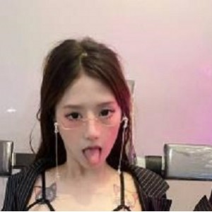 情侣自拍泄密合集40V2.2G，化妆素颜多角度，补充资源