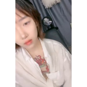 YY小奈热舞视频合集24部20.5G，清纯学生脸纹身满背，大腿根二维码舞动，对镜后推臀浪