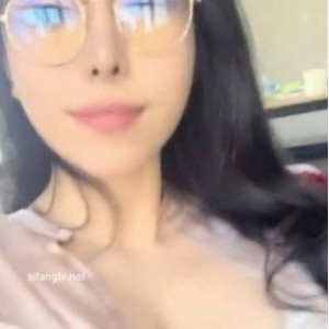 眼镜姐推特自拍合集22部9.2G优质身材