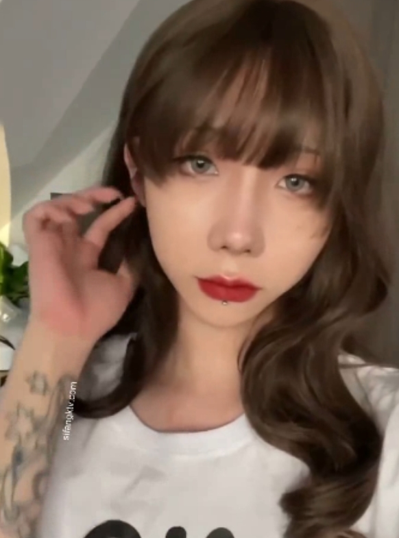 **推特大咖十六夜淚私藏福利包4V+1208P超值放送**