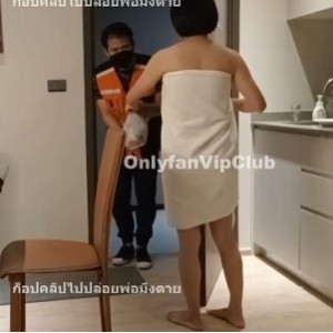 OnlyFans混血妻子硬上外卖哥